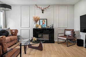 Living area - Family Friendly Designer Bungalow | Garage | Huge Yard | Mins to DT & 17 Ave! (Calgary)