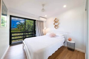 2 bedrooms, iron/ironing board, WiFi, bed sheets - Airlie Blue - Reef Retreat (Airlie Beach)