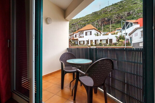 Outdoor dining - GuestReady - Machico Apartment with Balcony (Machico)