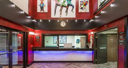 Coratel Inn and Suites By Jasper Wichita North -Standard 1 King Bed NS