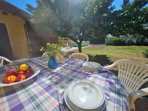 Outdoor dining - Villa in Lammari with 3 bedrooms sleeps 5 (Lammari)