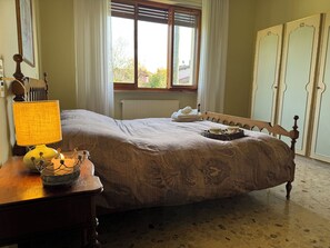 Travel cot, free WiFi - Villa in Lammari with 3 bedrooms sleeps 5 (Lammari)