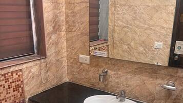 Deluxe Room | Bathroom | Separate bathtub and shower, towels, soap