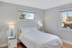 Desk, iron/ironing board, free WiFi, bed sheets - Modern 5BR by Hofstra & Nassau Coliseum (Uniondale)