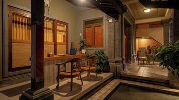 Fachada del alojamiento - Noche