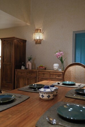 منطقة تناول الطعام للأسر