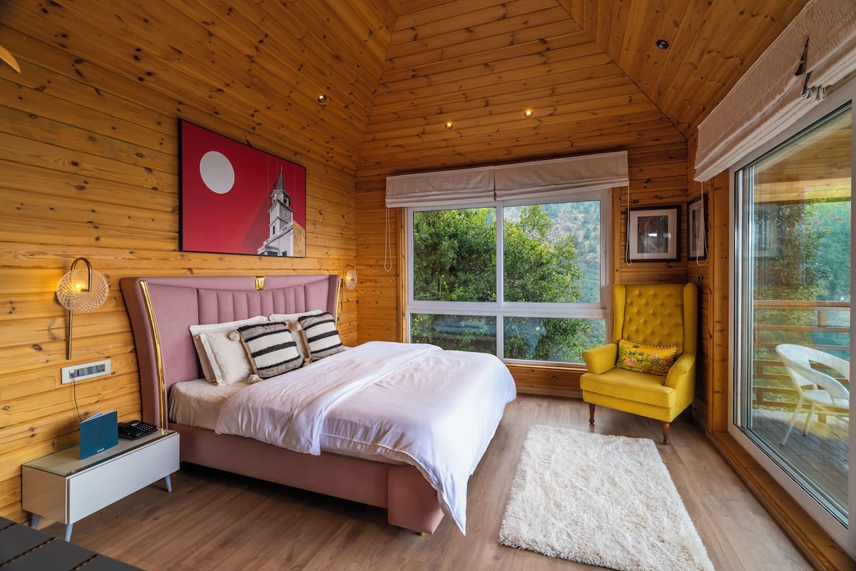 アイロン / アイロン台、WiFi (無料)、ベッドシーツ