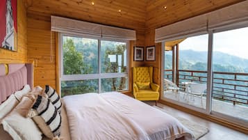 Alpehytte, balkong, fjellutsikt | Strykejern/-brett, wi-fi (inkludert) og sengetøy