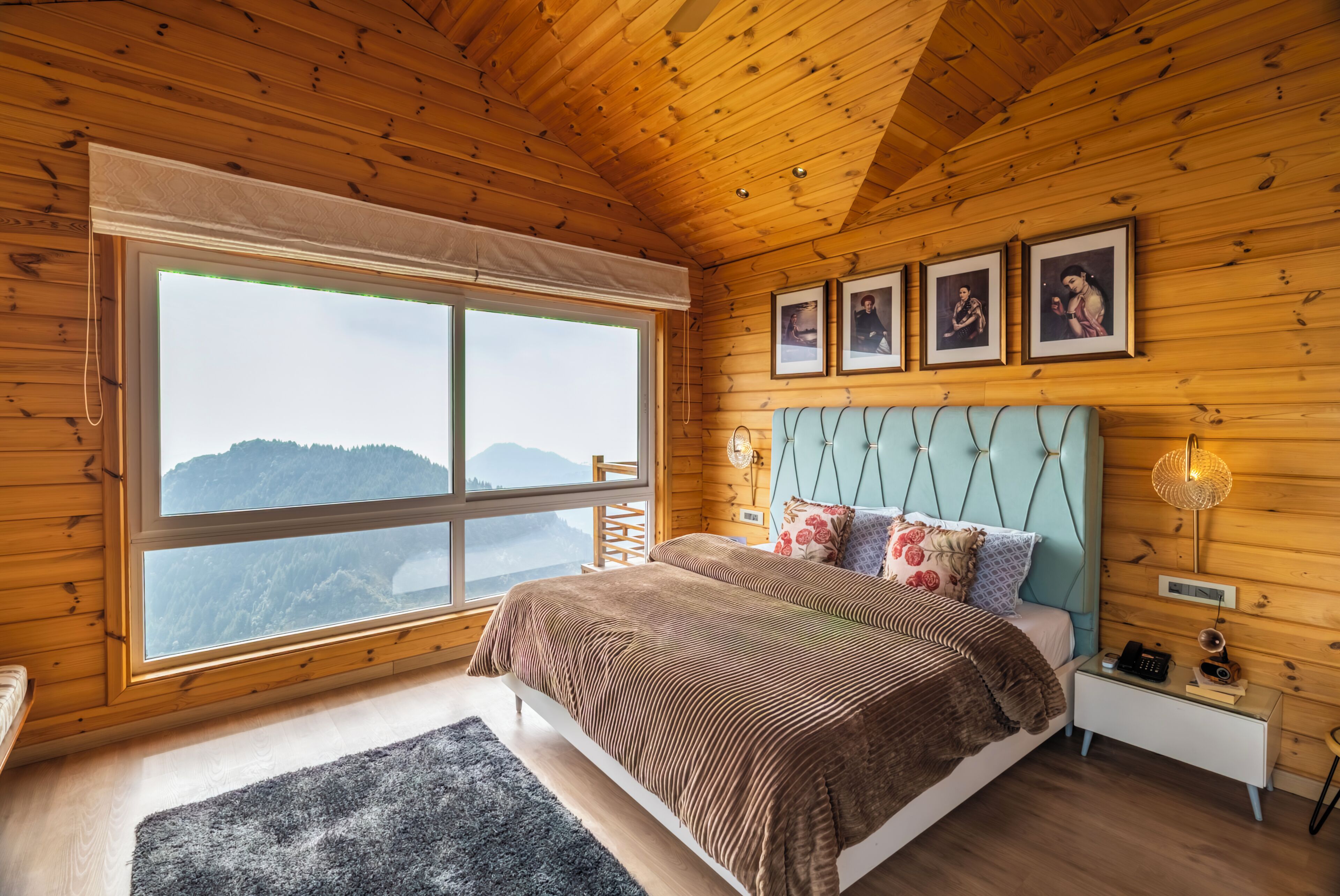 Tabla de planchar con plancha, wifi gratis y ropa de cama 