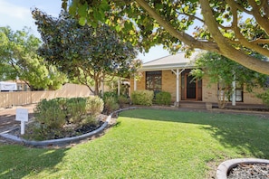 Exterior - Quiet Street by the beach (West Busselton)