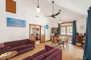 Living area - Quiet Street by the beach (West Busselton)