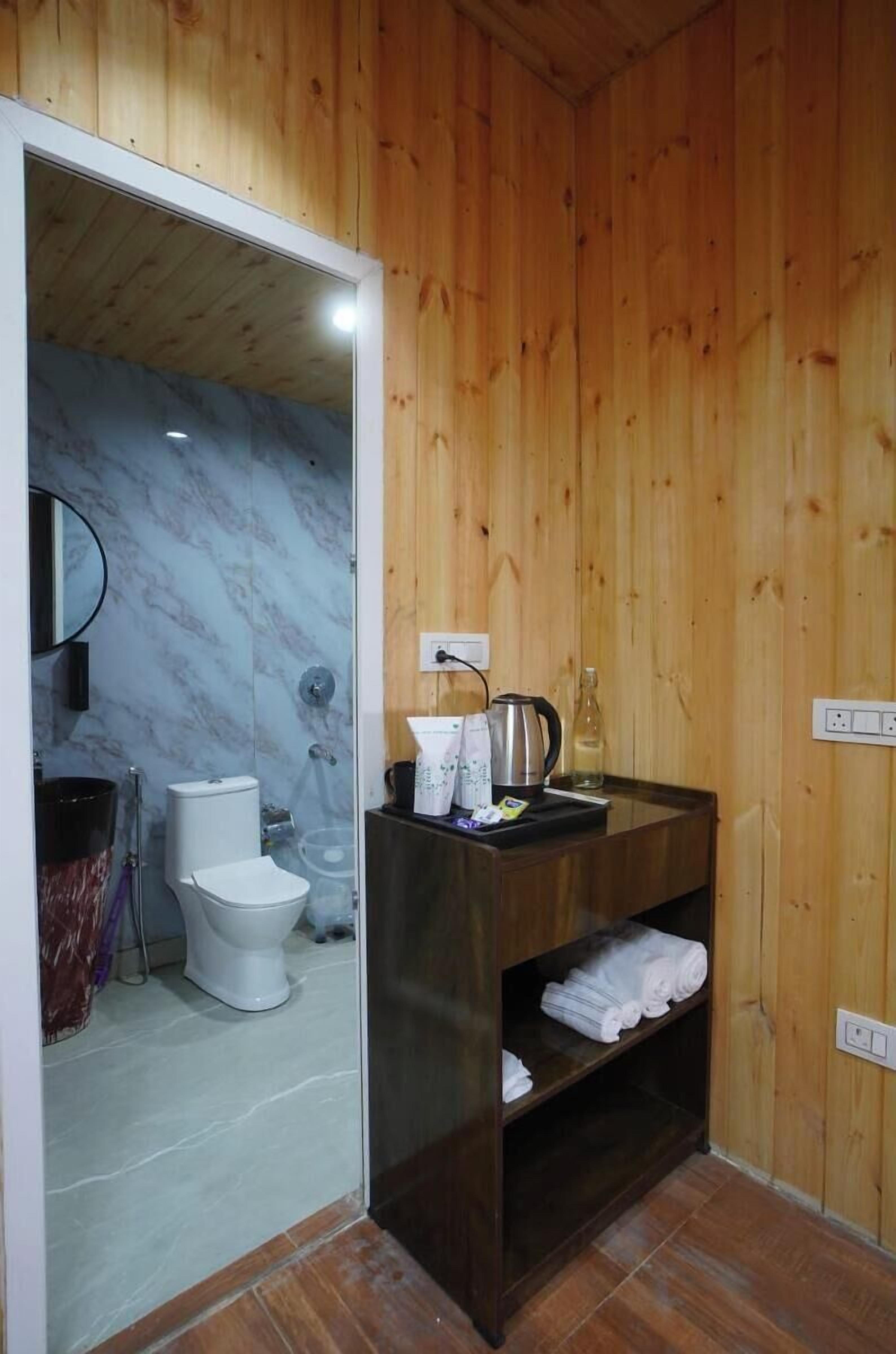 家庭房 | 浴室 | 淋浴设施、免费洗浴用品、卫生纸