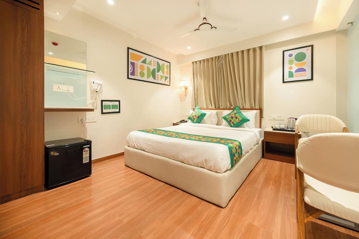 Deluxe Double Room | Iron/ironing board