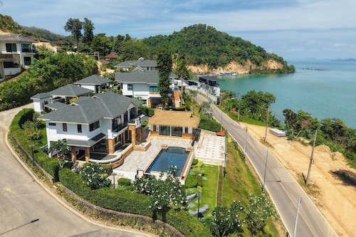 Golden Horizon Villa