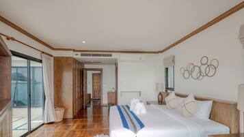 Villa (702) | Rollaway beds, free WiFi, bed sheets