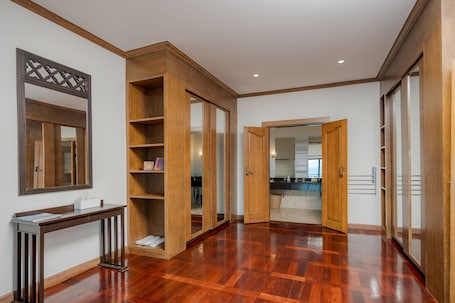 Villa (702) | Rollaway beds, free WiFi, bed sheets