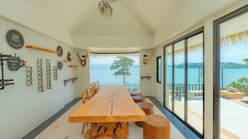 Villa (701) | Rollaway beds, free WiFi, bed sheets