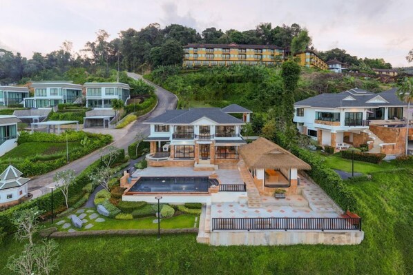 المنشأة من الخارج