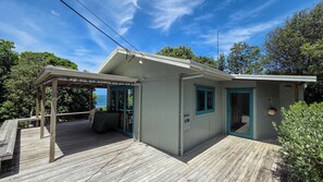 Terrace/patio - Classic Kiwi Bach – Moureeses Bay (Whananaki)