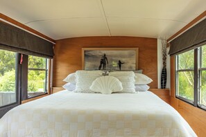 Bed sheets - Relaxing HouseBus Stay Pohara Golden Bay (Pōhara)