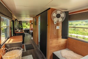 Interior - Relaxing HouseBus Stay Pohara Golden Bay (Pōhara)