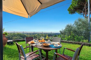 패밀리 아파트, 침실 여러 개, 산비탈 (Great View Dependance Pool&Relax) | 야외 식당
