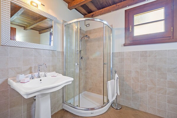 Family Apartment, Multiple Bedrooms, Mountainside (Great View Dependance Pool&Relax) | Bathroom | Shower, bidet, towels, soap