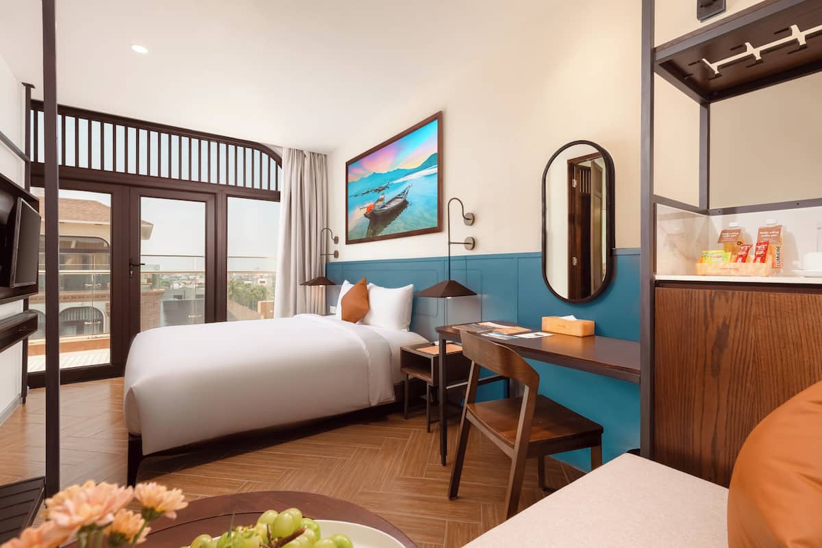 ห้องลักซ์ชัวรี่ดับเบิลหรือทวิน, ระเบียง, วิวเมือง | ผ้าม่านกันแสง, ห้องเก็บเสียง, เตารีด/โต๊ะรีดผ้า, Wi-Fi ฟรี