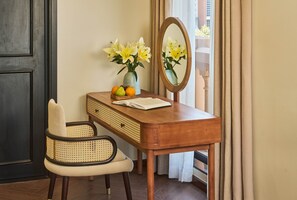 Blackout curtains, soundproofing, iron/ironing board, free WiFi - Lumiere Boutique Vy Da (Vy Da)