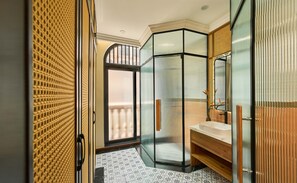 Deluxe Double or Twin Room | Bathroom | Free toiletries, hair dryer, slippers, soap