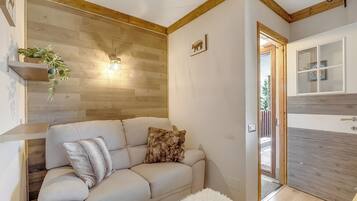 Family Apartment, Multiple Bedrooms (Abeti Mountain View) | Living area