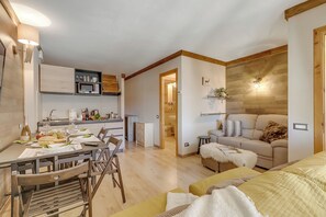 Family Apartment, Multiple Bedrooms (Abeti Mountain View) | Interior - Abeti Mountain View (Sauze di Cesana)
