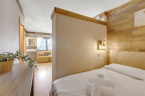 1 quarto, Wi-Fi de cortesia, roupa de cama