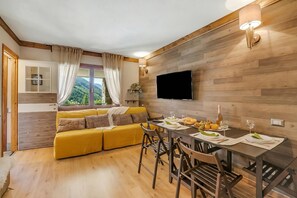 Family Apartment, Multiple Bedrooms (Abeti Mountain View) | Interior - Abeti Mountain View (Sauze di Cesana)