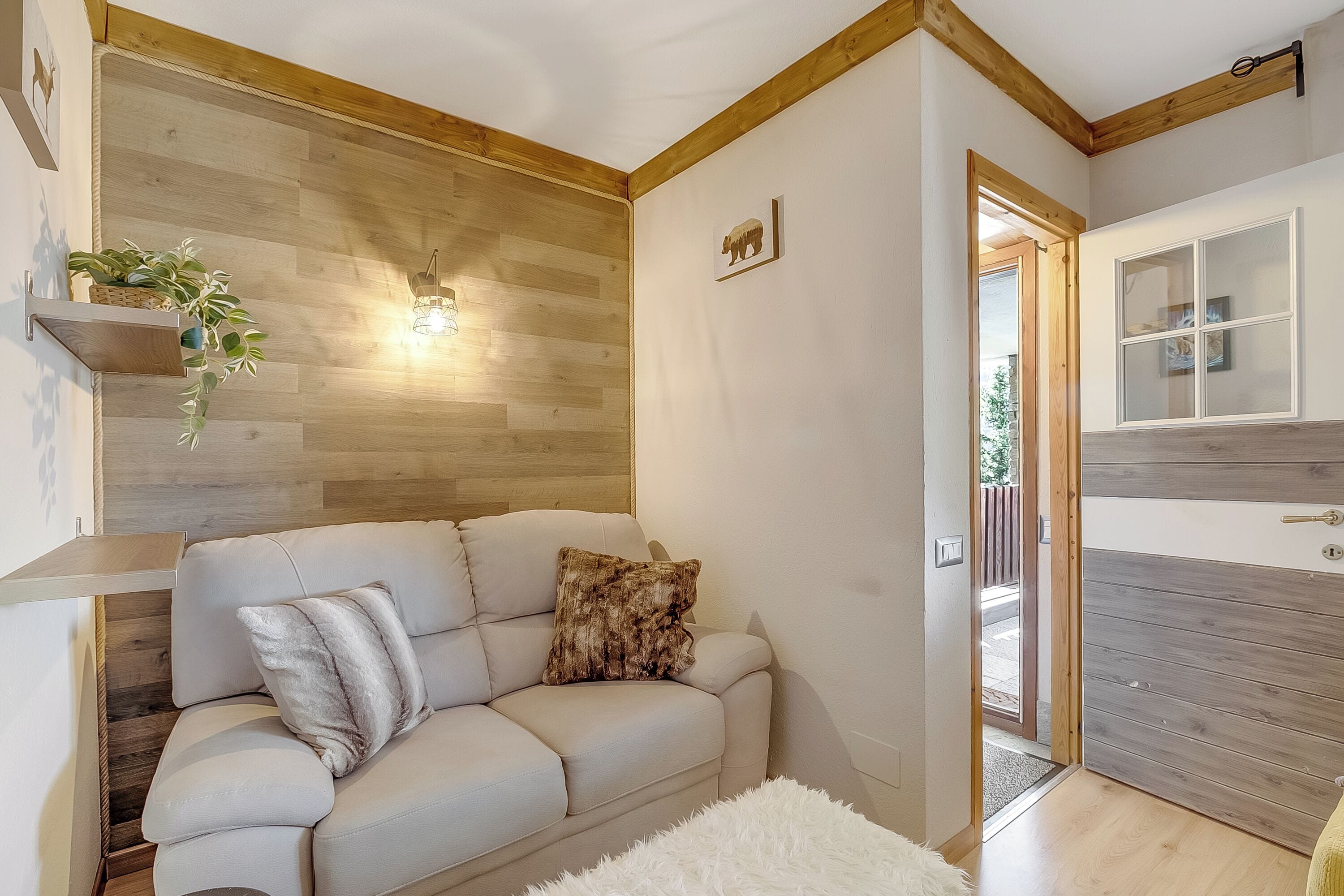 Departamento familiar, varias habitaciones (Abeti Mountain View) | Área de sala de estar | Smart TV de 21 pulgadas con canales digitales 