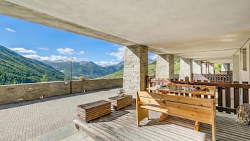 Family Apartment, Multiple Bedrooms (Abeti Mountain View) | Outdoor dining
