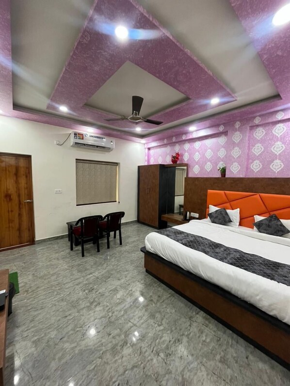 Room - JSB PALACE (Varanasi)