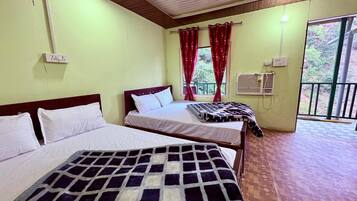 Deluxe Tent | Desk, free WiFi