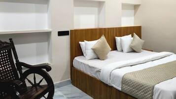 Deluxe Double Room, Patio | Desk, laptop workspace, free WiFi