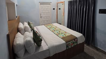 Deluxe Double Room, Patio | Desk, laptop workspace, free WiFi