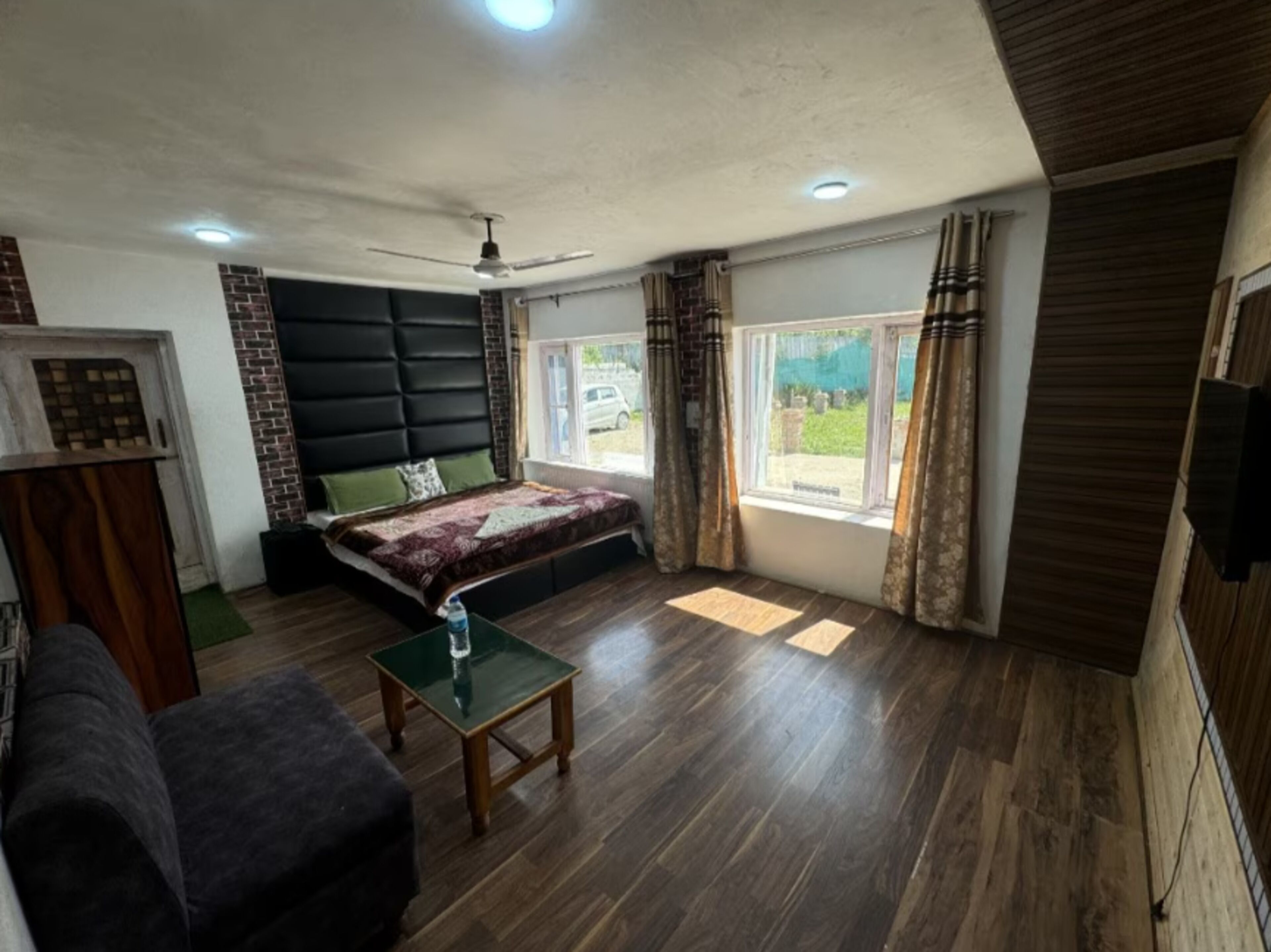 高级双人房 | 办公桌、免费 WiFi