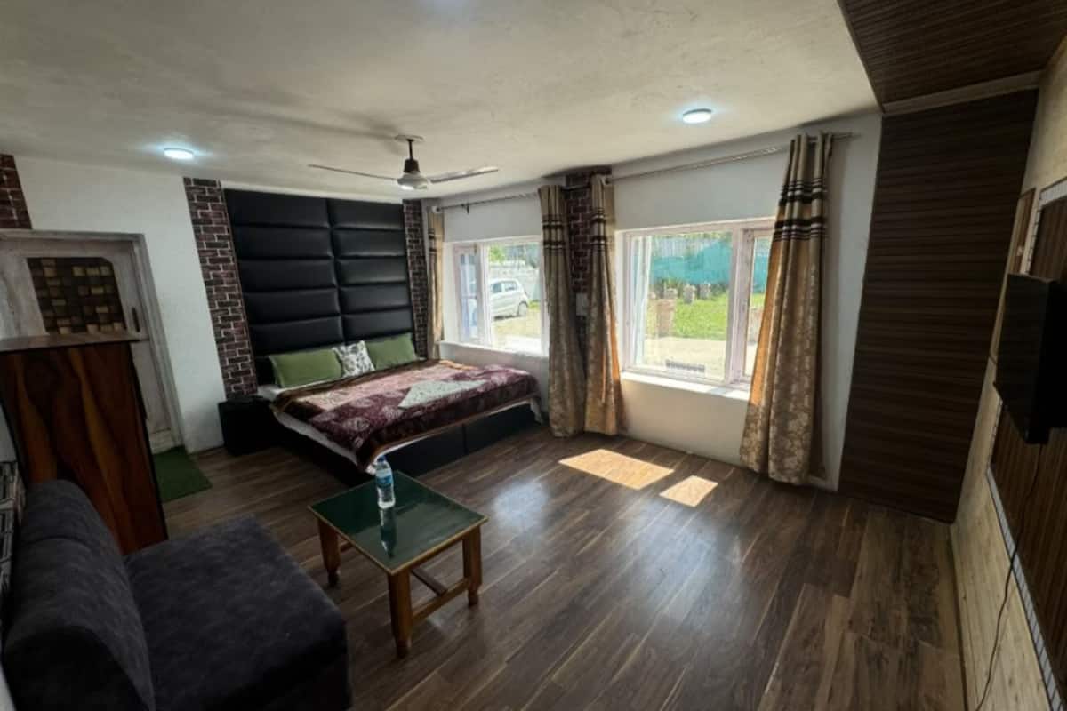 Quarto casal superior | Escrivaninha, Wi-Fi de cortesia