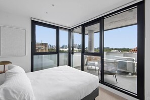 2 bedrooms, iron/ironing board, Internet, bed sheets - Executive 2-Bed Apartment with Views, Gym and Spa (Cremorne)