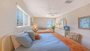 Iron/ironing board, free WiFi - Bayfront views, Walk to Turtle Beach, 2 Heated Pools, 5th Floor Corner, Private (Sarasota)