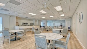 Dining - Bayfront views, Walk to Turtle Beach, 2 Heated Pools, 5th Floor Corner, Private (Sarasota)