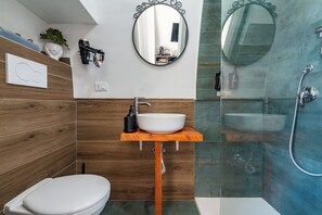 Familienstudio (Tresor 39 - Blanco) | Badezimmer | Dusche, Haartrockner, Handtücher, Seife