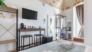 Iron/ironing board, free WiFi, bed sheets