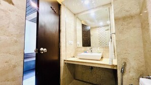 Shower, free toiletries, towels, soap - Venue Fire Hotel & Banquet Gurgaon (Gurgaon)