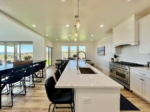 Fridge, microwave, oven, stovetop - Blue Raspberry Retreat Luxury Home in The Reserve (Fish Haven)