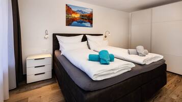 In-room safe, iron/ironing board, WiFi, bed sheets